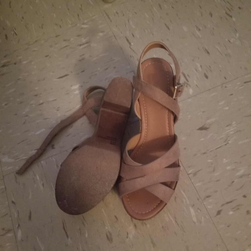 platform sandals - Picture 2 of 4